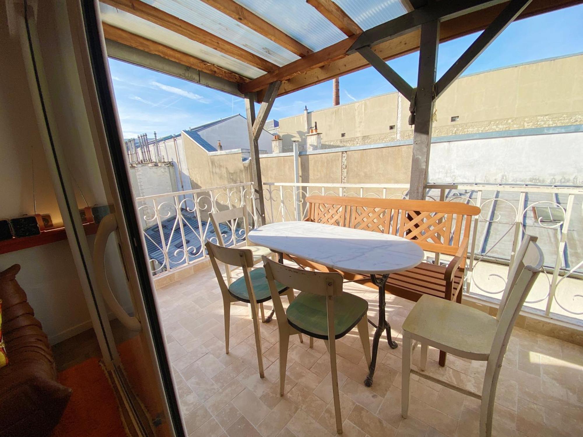Calme Absolu Et Terrasse A Bastille Parijs